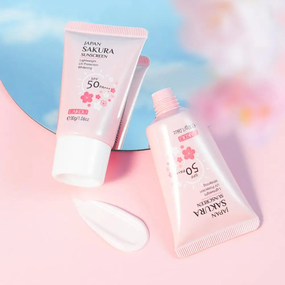 Crème solaire SPF50 Sakura pour le visage et le corps.